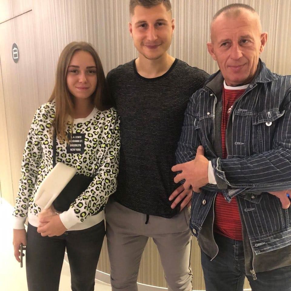 Willi Orbán féltestvérével, Cintiával és édesapjával, Vilmossal /Fotó: Facebook
