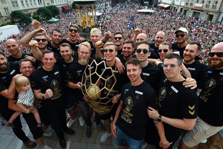 A BL-győztes ellen kezd a Veszprém a nemzetközi kupában – csütörtöki sportműsor