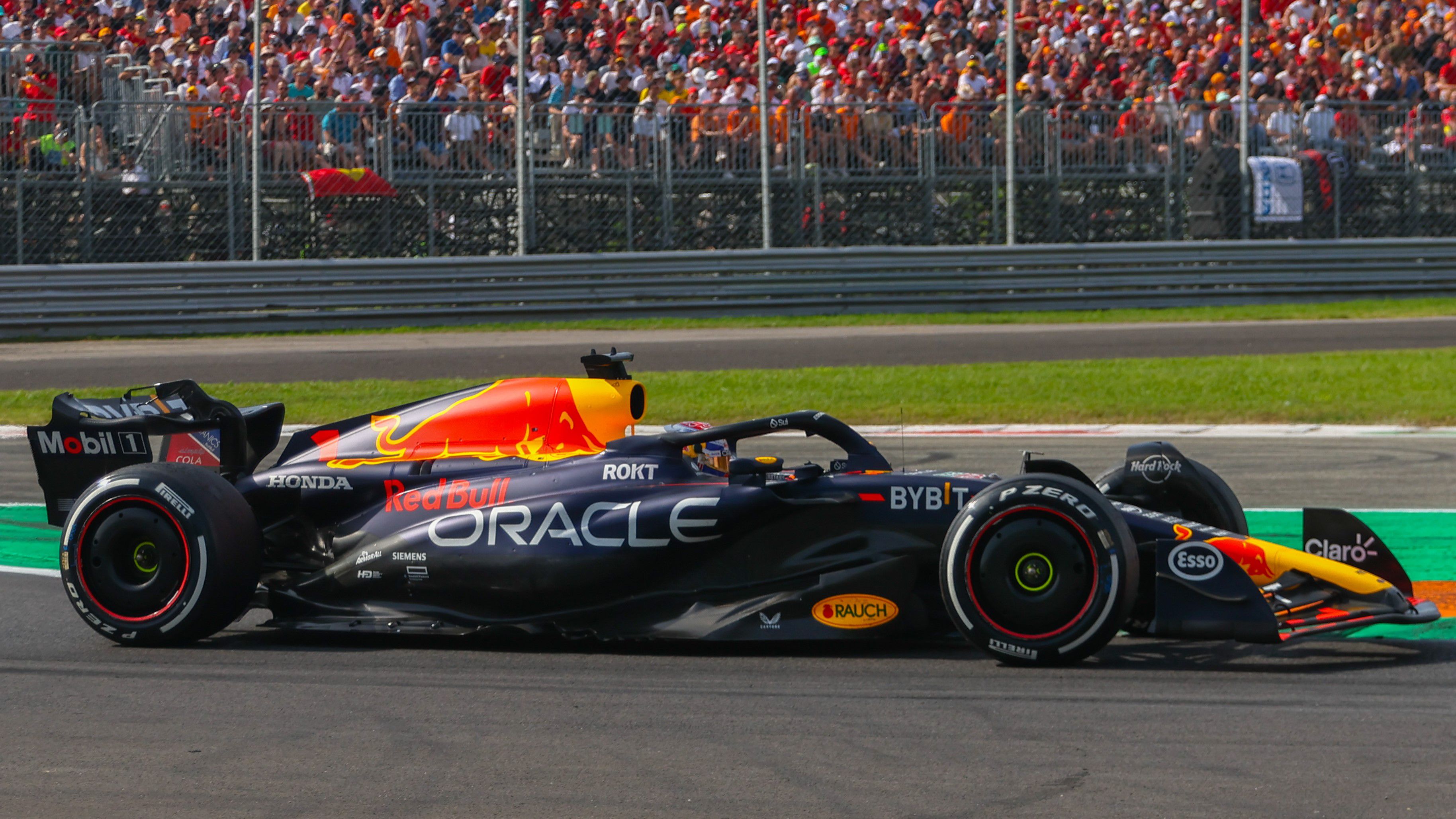 Per fenyegeti az FIA-t; konstruktőri bajnok lehet a Red Bull – Szingapúri Nagydíj-beharangozó