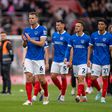 Pályára futó szurkoló miatt állt meg a 13 év után visszatérő dél-angliai derbi
