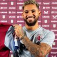 Szerződést hosszabbított az Aston Villa kulcsembere