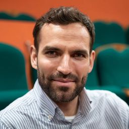 Sportoló társain segít Szilágyi Áron, de decemberben már újra versenyez