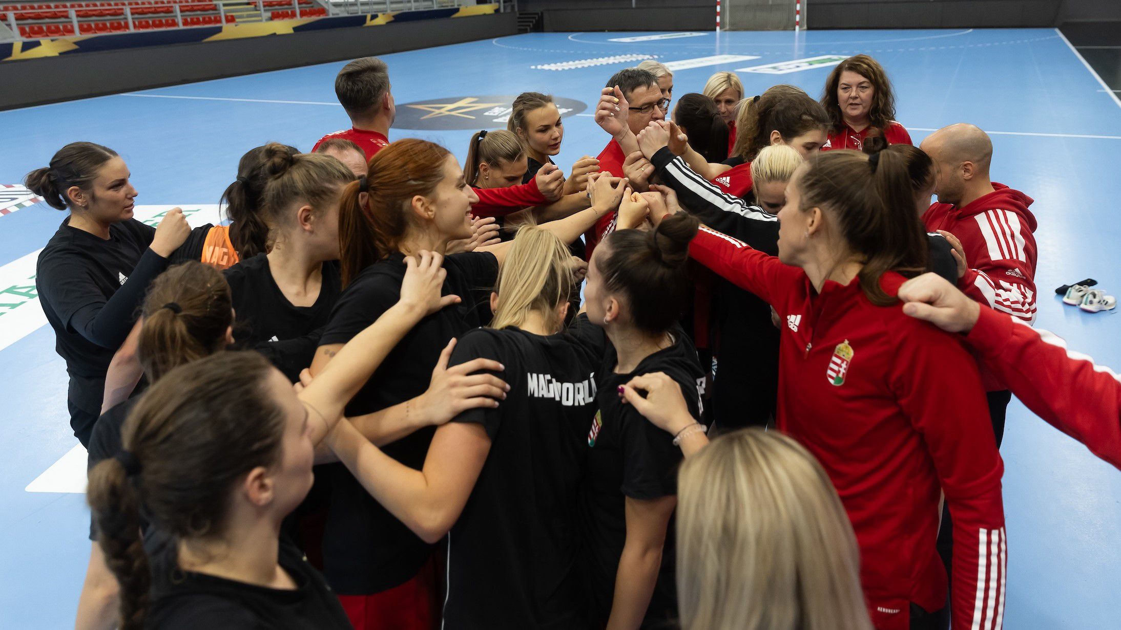 Folytatódnak az Eb-selejtezők; pályán a női kézilabda-válogatott – vasárnapi sportműsor