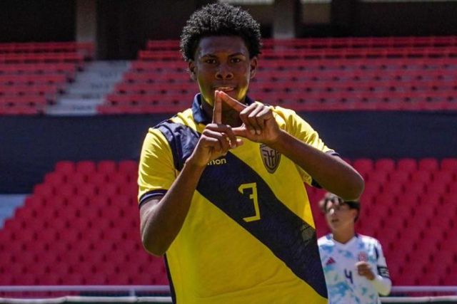 A Chlesea leigazolta Deinner Ordónezt - Fotó: LaTri