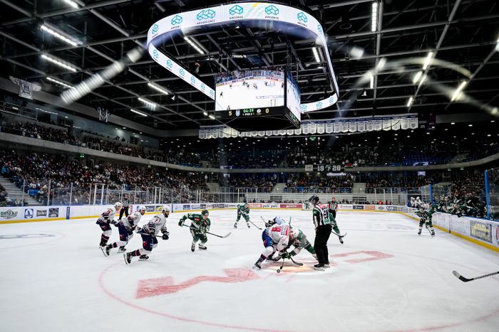 Megtelt a MET Aréna (Fotó: Vasvári Tamás - MTI)