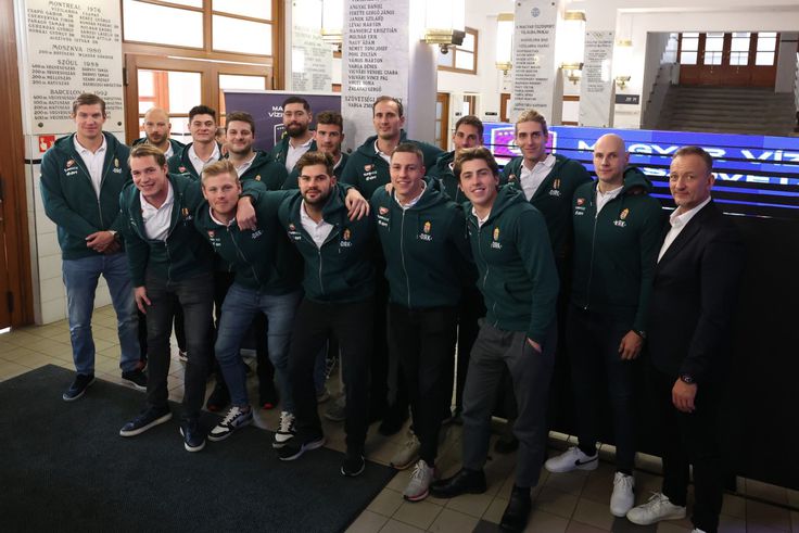 A nagy elődökhöz hasonlóan a fukuokai világbajnokságon aranyérmes férfiválogatott tagjai is felkerültek a Hajós Alfréd-uszoda aulájának falára