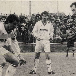 Levágták a lábát, az életéért küzd a legendás magyar focista