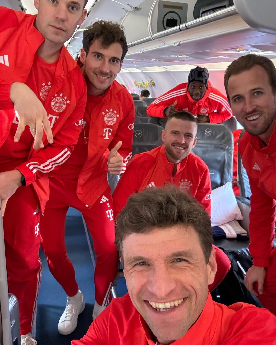 Thomas Müller már a repülőről posztolt egy szelfit (Fotó: Instagram)