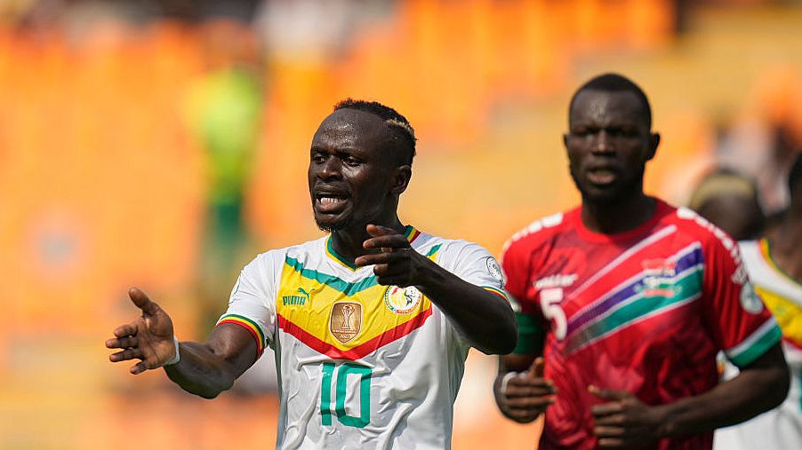 Sadio Mané (balra) győzelemmel mutatkozott be az Afrika-kupán