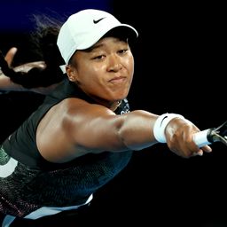 Nem vált be a könyvolvasás, kiesett a korábbi bajnok az Australian Openen – videóval