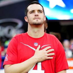Ki szerzi meg Derek Carrt? – Ez a négy NFL-csapat lehet a befutó