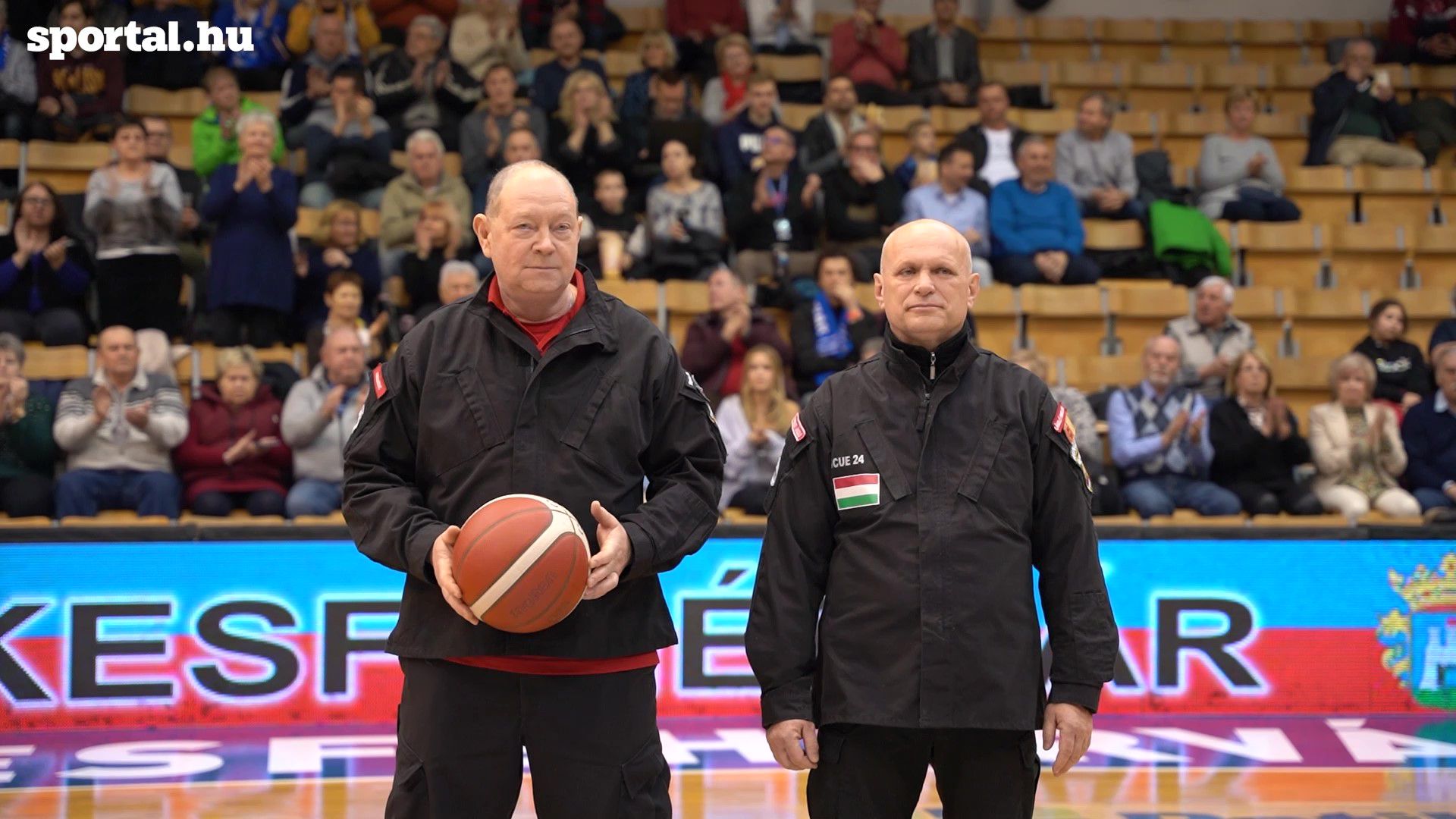 Pavelcze Lászlót és Klupács Pétert, a Törökországból hazatért két mentőst ünnepelték Fehérváron