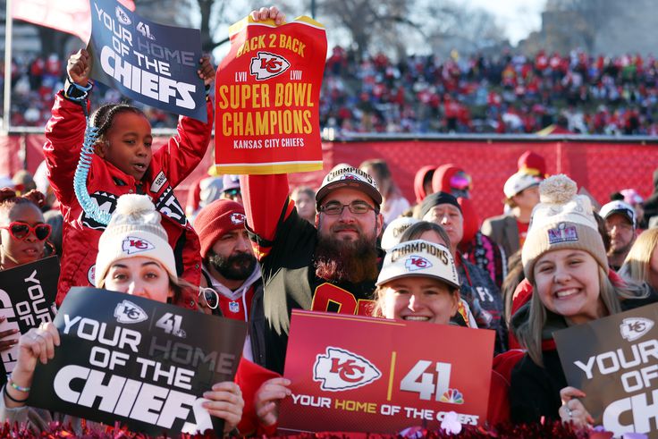 Lövöldözés a Super Bowl után; elítélték a Honvéd játékosát – délelőtti hírösszefoglaló