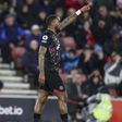 A fogadási szabályok ellen vétő csatár volt a Brentford hőse; a Brightont az áramszünet sem zavarta meg