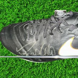 Ronaldo cipője segíthet a beteg debreceni kisfiún