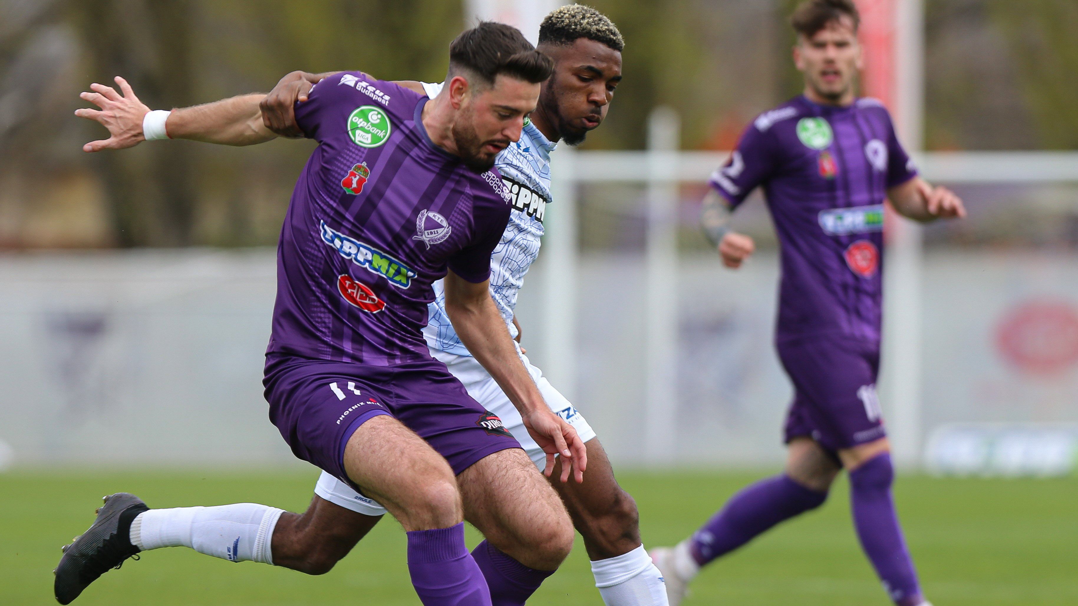 Zeke Márió és a Kecskemét esélyt sem adott a Zalaegerszegnek, és a 3–0-ás győzelemmel három pontra megközelítette a listavezető Ferencvárost. Fotó: MTI/Bús Csaba