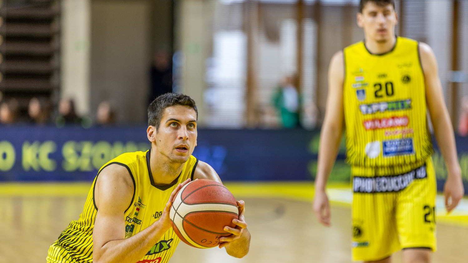 A címvédő Szombathely 77-64-es sikert aratott a DEAC vendégeként a férfi kosárlabda NB I negyeddöntős párharcának második mérkőzésén Fotó: falco.pressenger.com