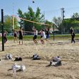 Négymillióért csinált strandröplabdapályát sulijának a volt diák
