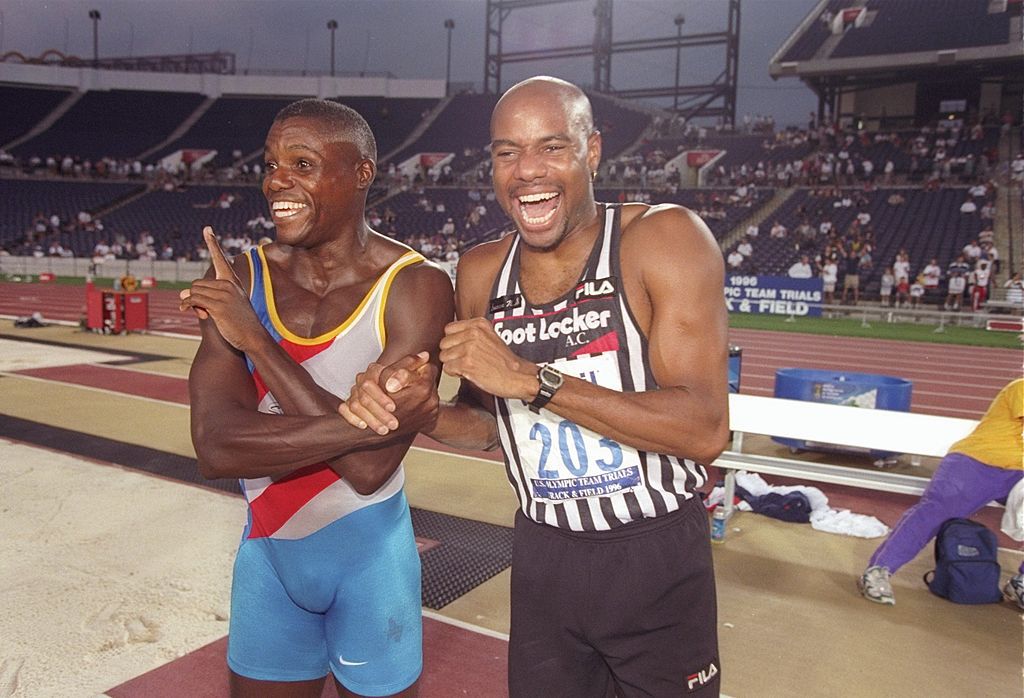Tudnak ők együtt is nevetni (jobbra Powell), itt például az 1996-os olimpia előtti amerikai válogatón (Fotó: Getty Images)