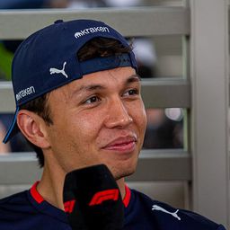 Szerződést hosszabbított az F1-es pilóta