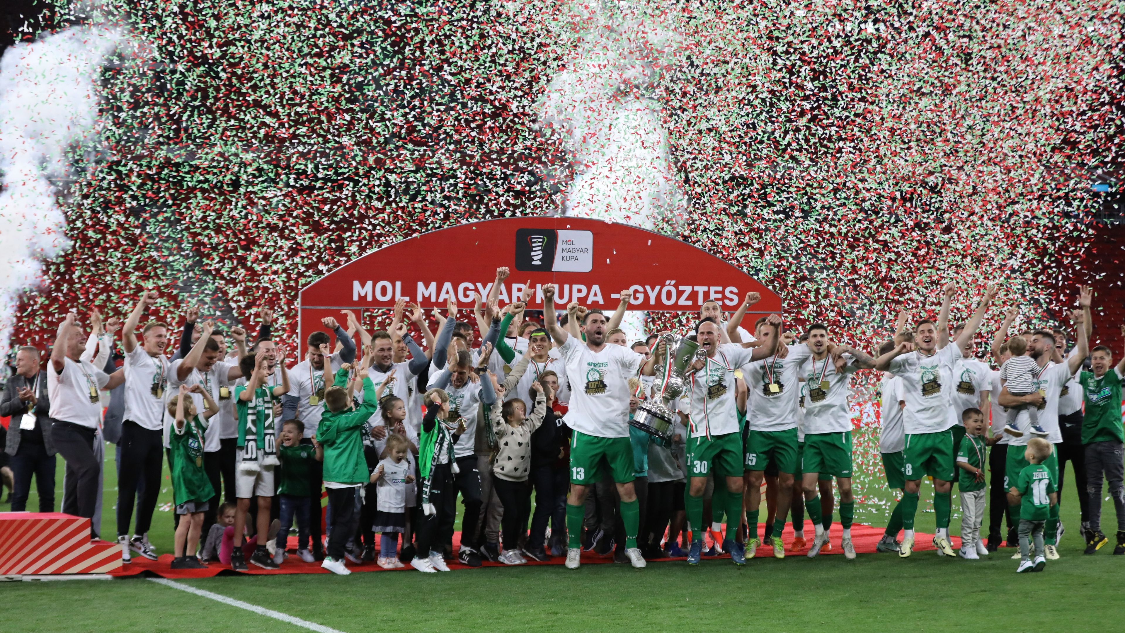 Történelmi kép: Magyar Kupa-győztes a Paks! (Fotók: Juhász Sára)