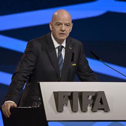 Késett a FIFA elnöke, az UEFA képviselői idő előtt elhagyták a kongresszust
