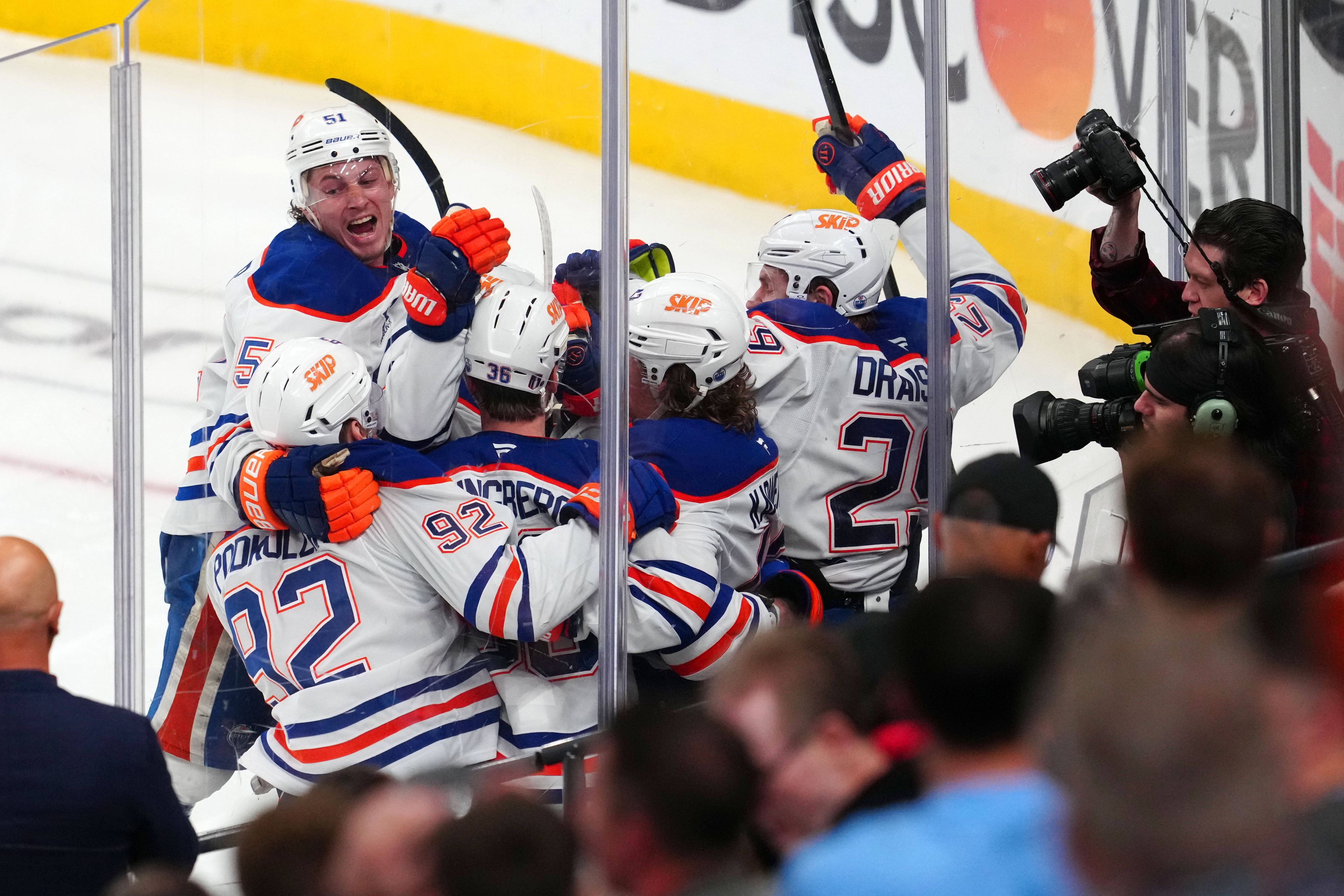 Főcsoportdöntős az Oilers, a címvédő Panthers közel a továbbjutáshoz