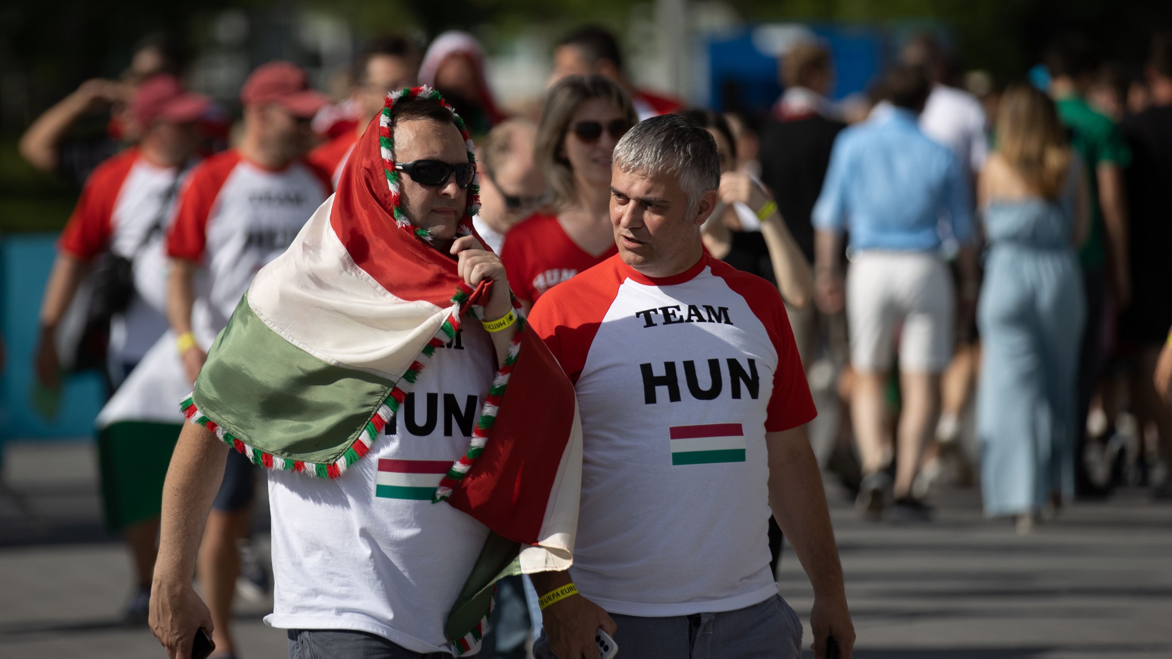 Egyes magyar szurkolók lemaradhatnak a válogatott Svájc elleni meccséről, mert késik a Dortmundba tartó járat... (Fotó: Zsolnai Péter)