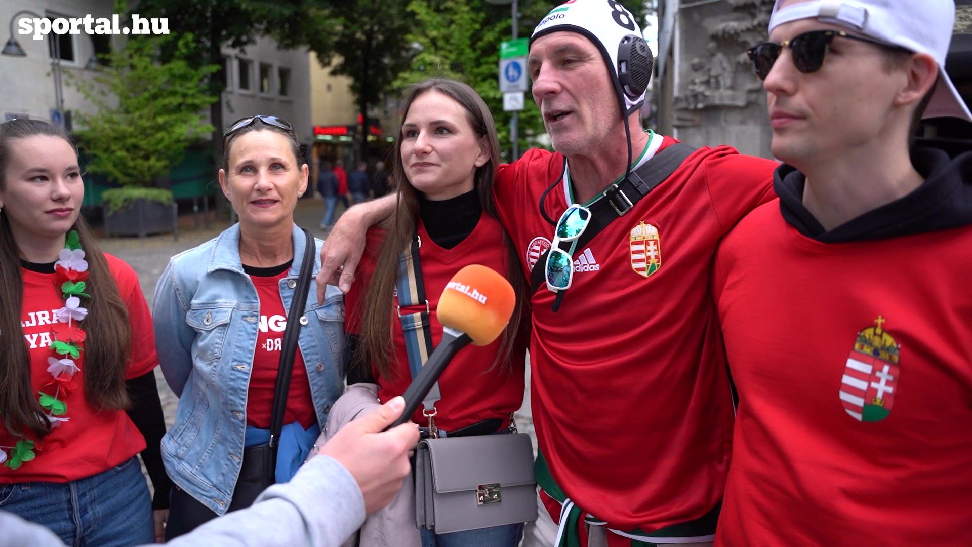 Győzelemre, továbbjutásra és nagy ünneplésre készülnek a magyar szurkolók Kölnben