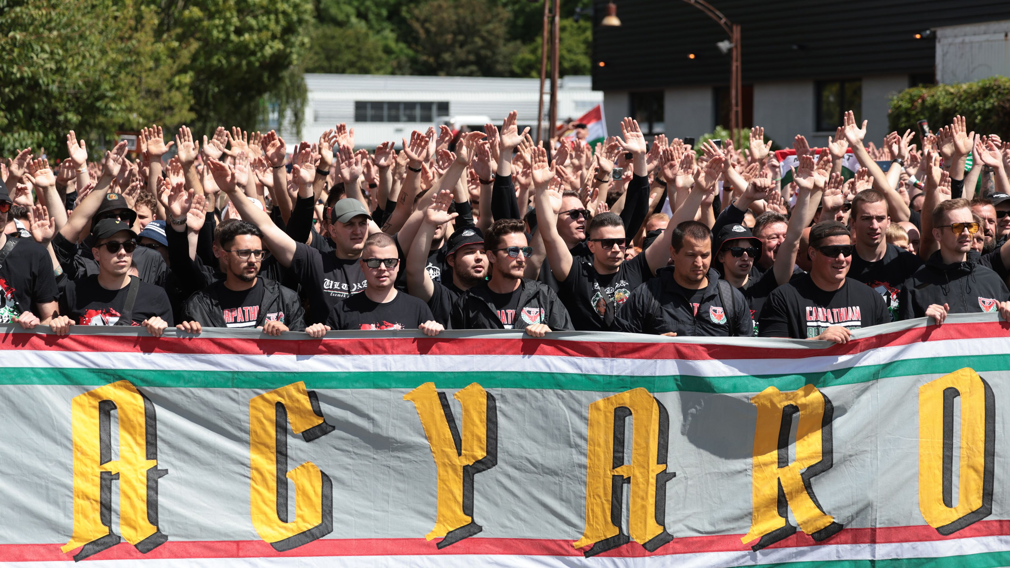 Galéria: Előre, Magyarország! – szurkolóink már vonulnak a meccs helyszínére
