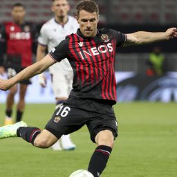 Az Arsenal és a Juventus korábbi középpályása a Cardiff Cityt választotta