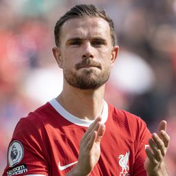 Hivatalos: visszatért a Premier League-be a Liverpool volt csapatkapitánya