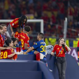 Ezért késelték meg a Barca-sztár édesapját? Videón a felek közötti dulakodás