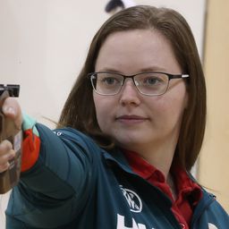 Major Veronika negyedik standardpisztolyban