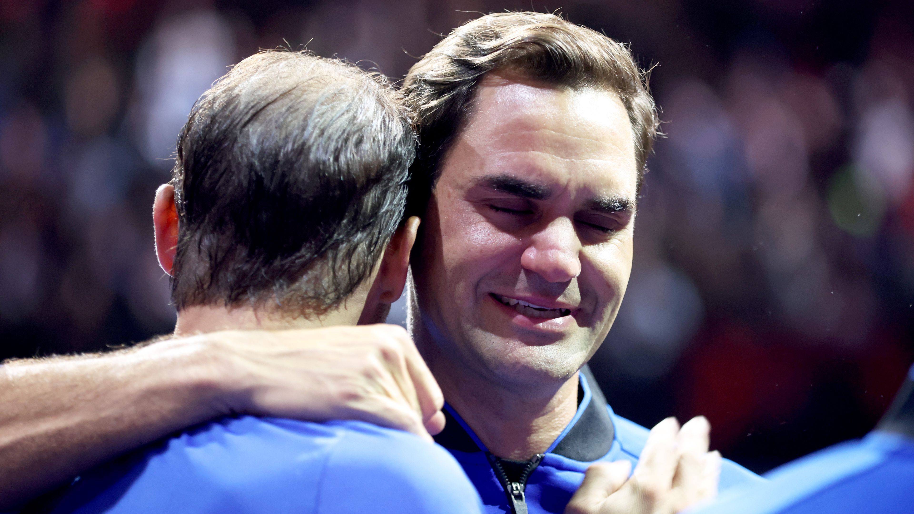 Tavalyi búcsúján Federer zokogva borult könnyeit törülgető barátja nyakába (Fotó: Getty Images)