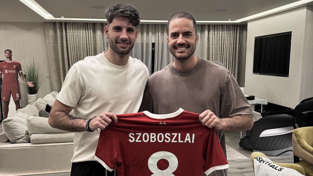 Szoboszlai Dominik korábban aláírt mezt adott a tetoválóművésznek (Fotó: Törőcsik Dániel/Instagram)