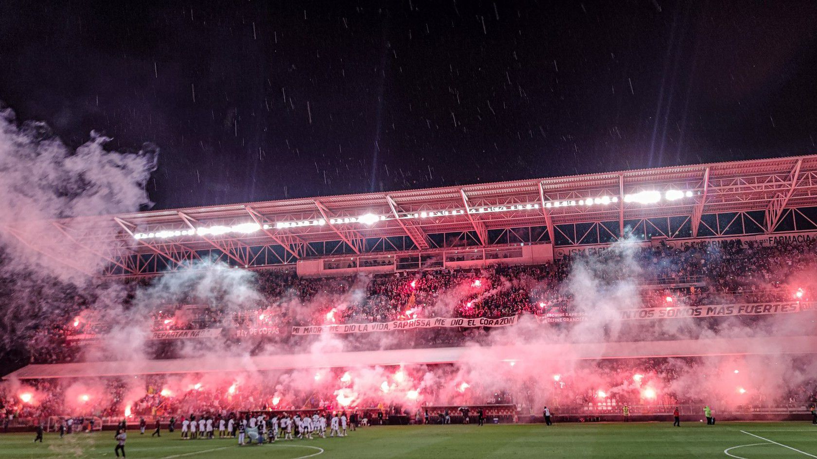 Ilyen volt a hangulat az Estadio Ricardo Saprissa Aymában a bajnoki elődöntő visszavágóján (fotó: Twitter)