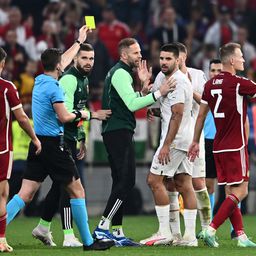 Videón, ahogy a szerb kapus provokálta Kalmárt a kiállítás előtt