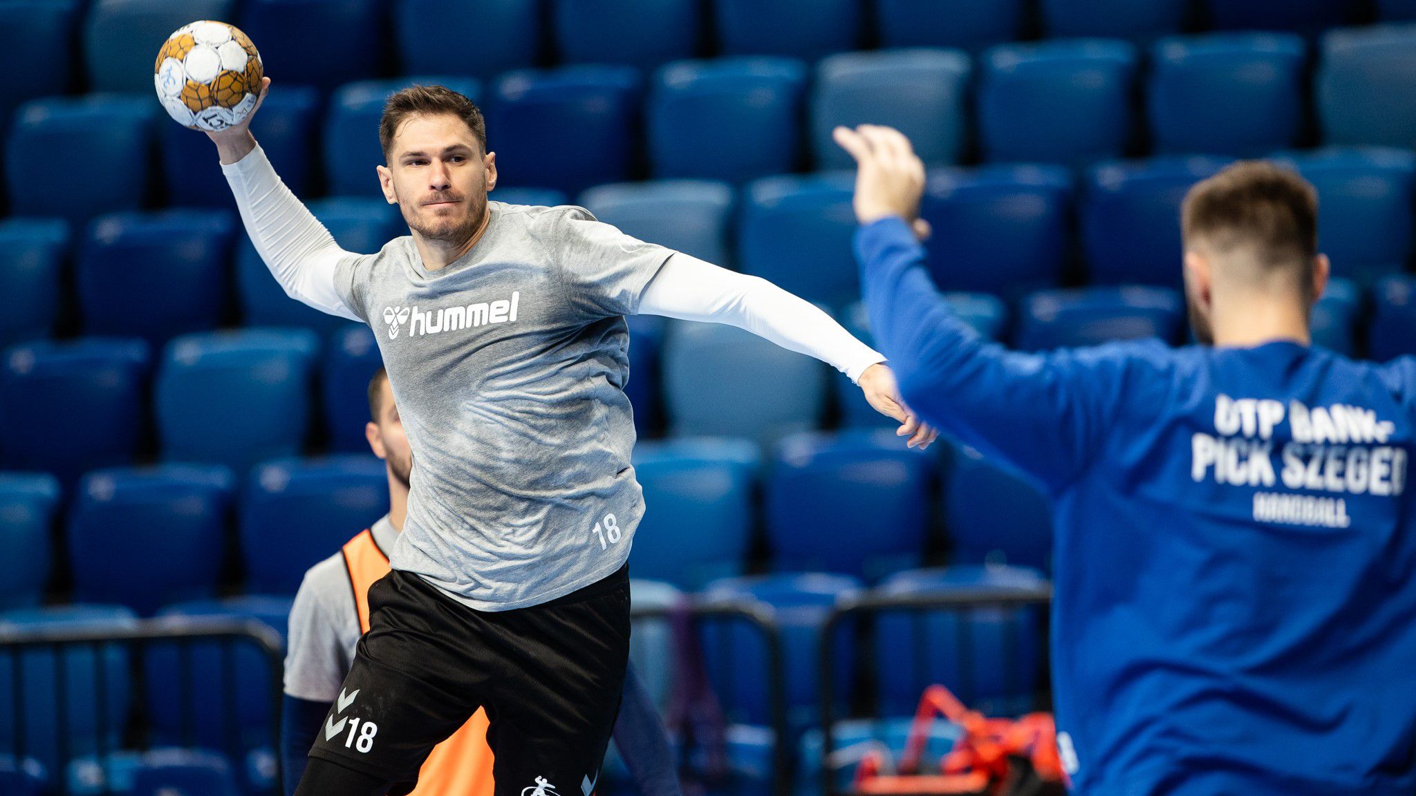 Már edzett is az Aalborg elleni mérkőzés előtt a Szeged (Fotó: pickhandball.hu)