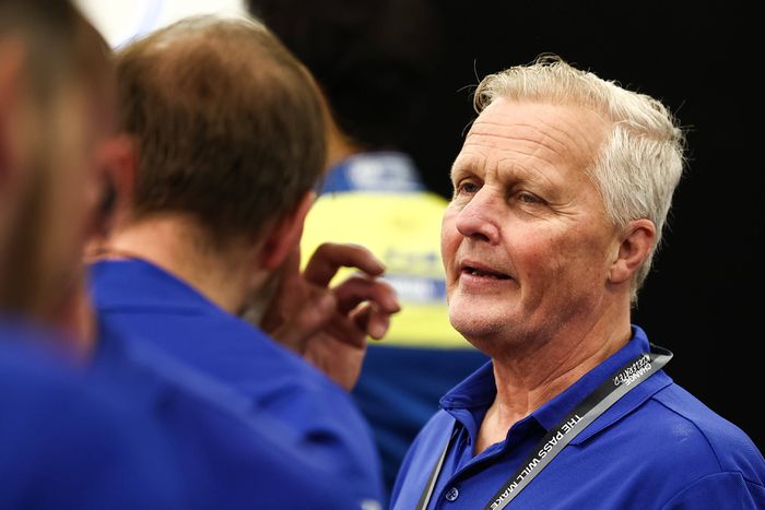 Johnny Herbert szerint a McLarennek szabadon kell engednie a pilótáit