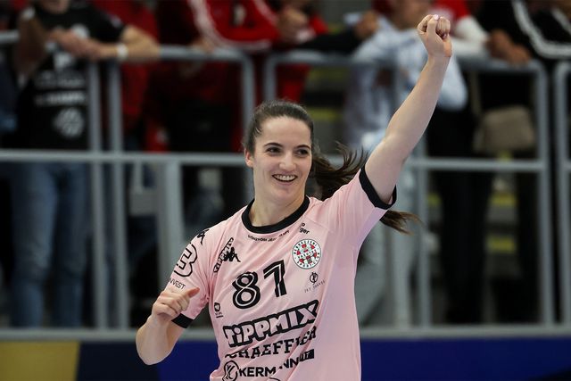 Sem a keresztszalag, sem a porc nem sérült meg Szabó Nina térdében (Fotó: dvsckezilabda.hu)