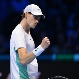 Meglepetés, olasz riválisa győzte le Djokovicsot a világbajnokságon – videóval