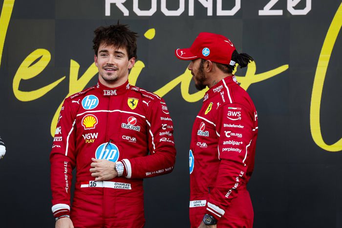 Leclerc (bal) és Hamilton jobb szezont képzeltek el