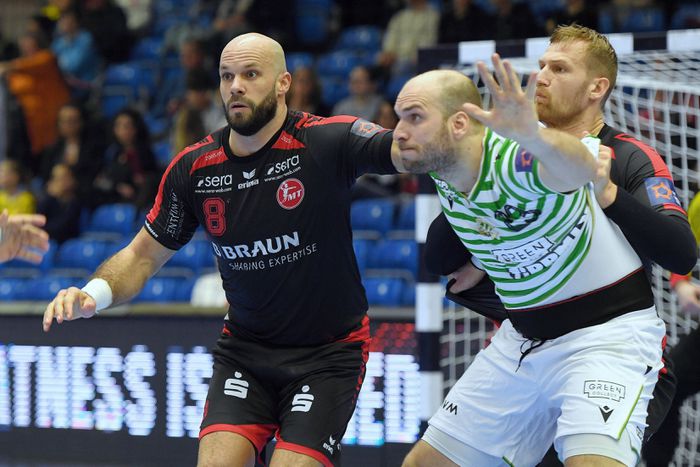 Sipos Adrián hosszabbított