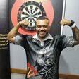 Óriási meglepetéssel kezdődött a darts-világbajnokság, egy afrikai játékos jutott tovább