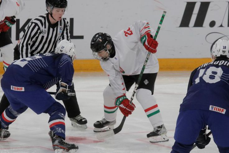 Sportágtörténeti siker, a junior hokiválogatott legyőzte a franciákat a vb-n