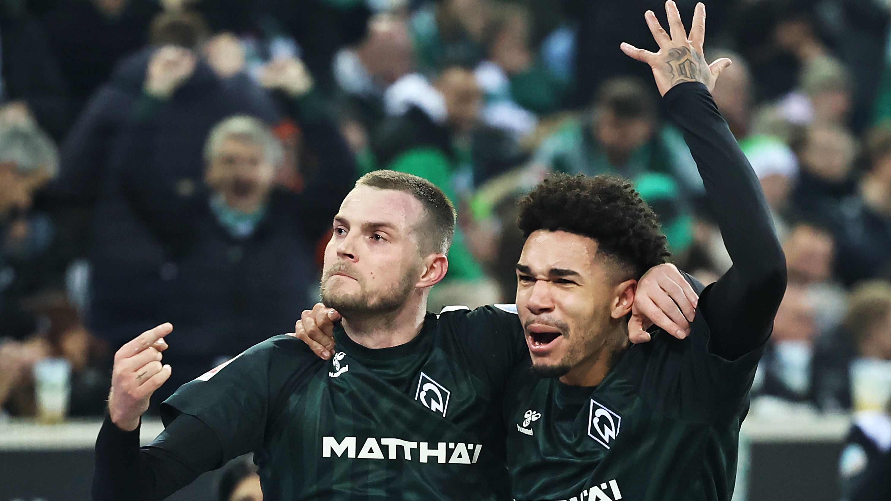 Marvin Ducksch (balra) pontot ért a Werder Bremennek a Mönchengladbach elleni bajnokin