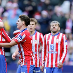 Alexander Sörlothot ünneplik a társak (Fotó: Getty Images)