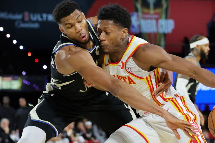 Jannisz Antetokounmpo (balra) védekezésben is remekelt az elődöntőben (Fotó: Getty Images)