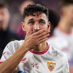 Nem bírta könnyek nélkül a spanyol focilegenda, videón a búcsúja